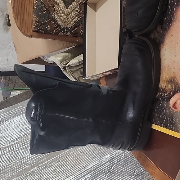 Boots - Picture 3 of 8